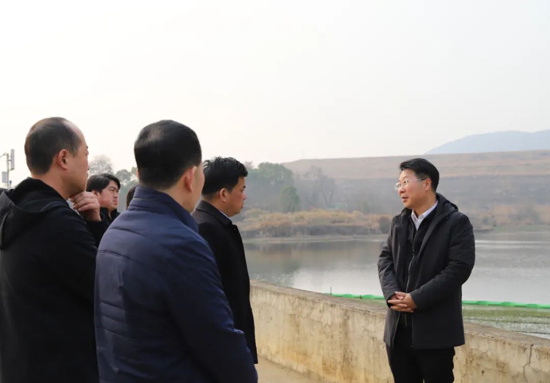 68在大冶湖大港支流红卫港金山店镇区段,廖进军仔